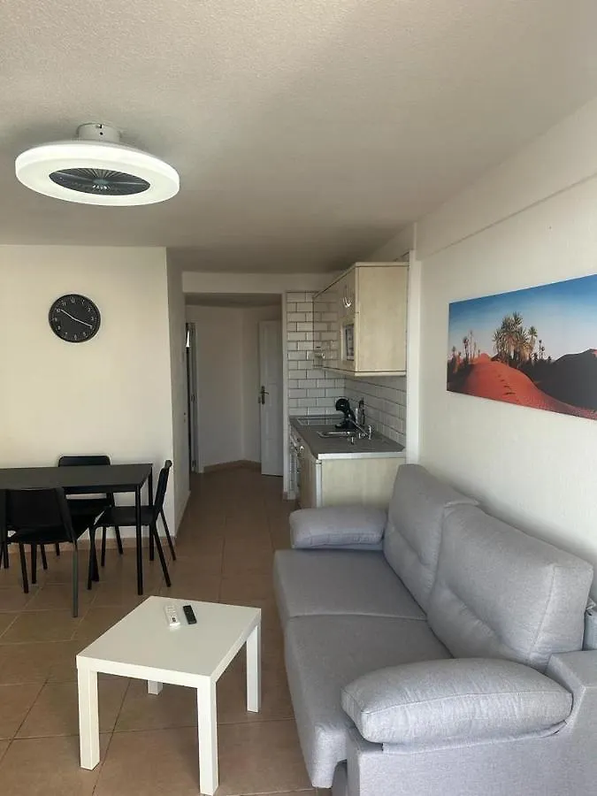 Alexander Home, Los Cristianos アロナ アパート